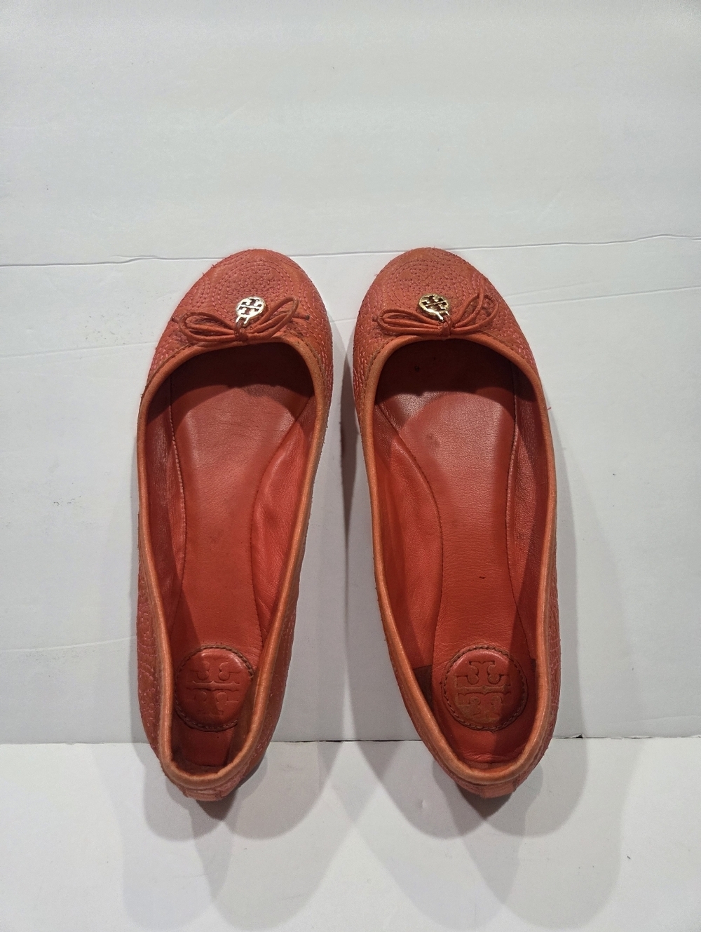 Tory Burch Women’s Coral Ballet Flats with Gold Charm And Bow Sz.6.5